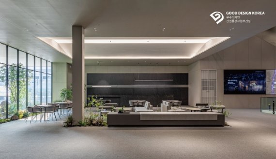 <굿디자인 어워드 실내 건축 디자인 부문 우수산업디자인상품으로 선정된 제일풍경채 견본주택. 사진=제일건설 제공>