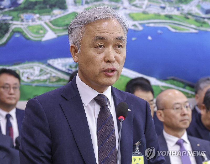 기관 보고하는 윤명규 주택도시보증공사 사장 직무대행 (출처=연합뉴스)