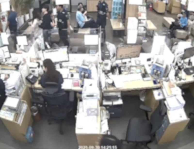 보이스피싱 일당 검거 장면. 사진=서울 강동경찰서 제공