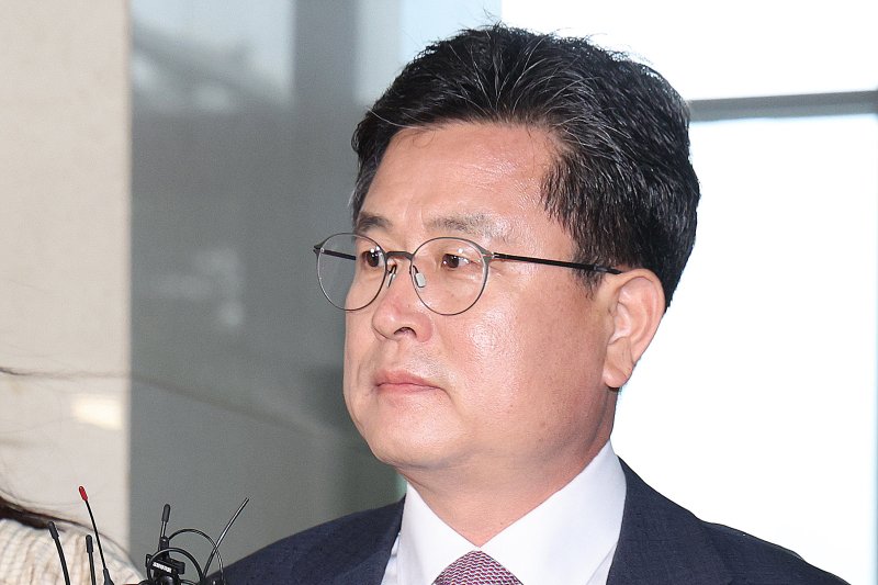 강의구 전 대통령실 부속실장이 16일 오후 서울 서초구 이명현 순직해병특검 사무실에 출석하고 있다. 2025.7.16/뉴스1 ⓒ News1 신웅수 기자