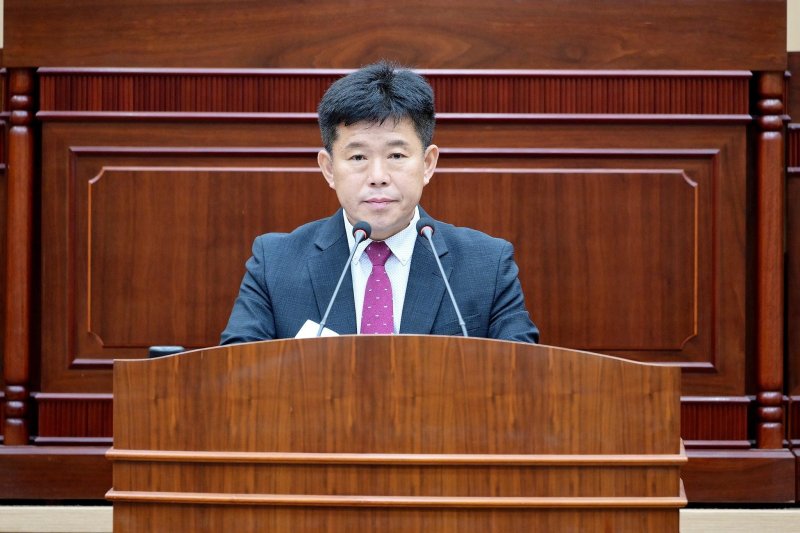 [연천=뉴시스] 박운서 연천군의원이 23일 제297회 임시회 제3차 본회의에서 5분 발언을 하고 있다. (사진=연천군의회 제공) 2025.10.23 photo@newsis.com