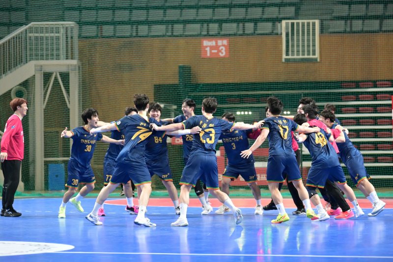 [서울=뉴시스] 인천도시공사, 제106회 전국체육대회(전국체전) 핸드볼 남자 일반부 우승. (사진=대한핸드볼협회 제공) *재판매 및 DB 금지