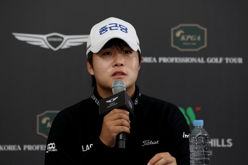 인터뷰하는 김민규. 연합뉴스