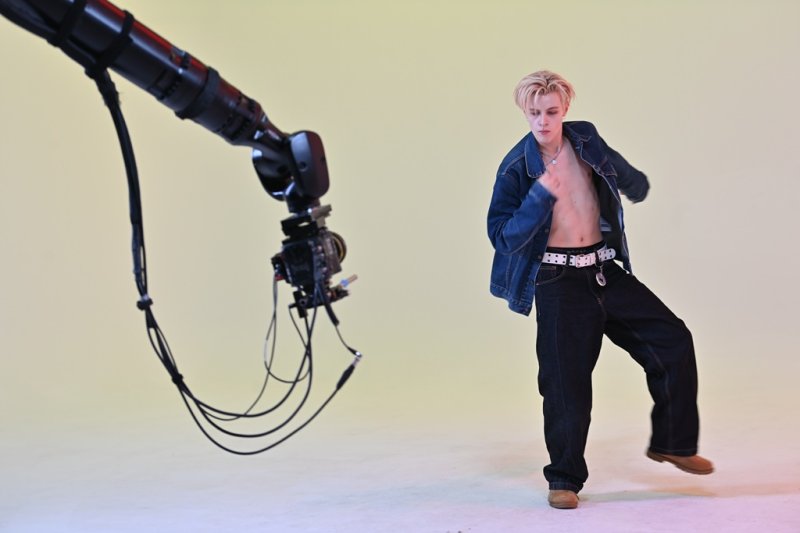 '2025 글로벌 K-POP 댄스 챌린지'에 참가한 인플루언서 알렉스 스피엘드(노르웨이)가 지난 22일 댄스 전문 스튜디오에서 퍼포먼스 영상을 촬영하고 있다.