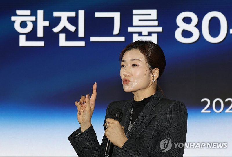 취재진 질문에 답한는 조현민 사장 (출처=연합뉴스)