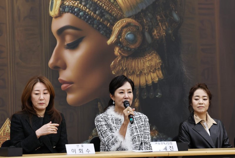 지난 21일 오후 서울 종로구 세종문화회관에서 열린 서울시오페라단 창단 40주년 기념 오페라 '아이다' 제작발표회에서 박혜진 예술감독 겸 단장이 취재진의 질문에 답하고 있다. 뉴스1