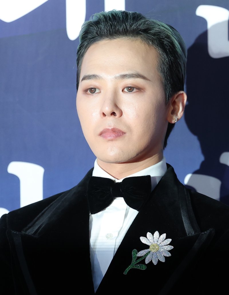 [뉴스1 ★]지드래곤 “눈이 오는 것 같다”… 감성 물든 레드카펫