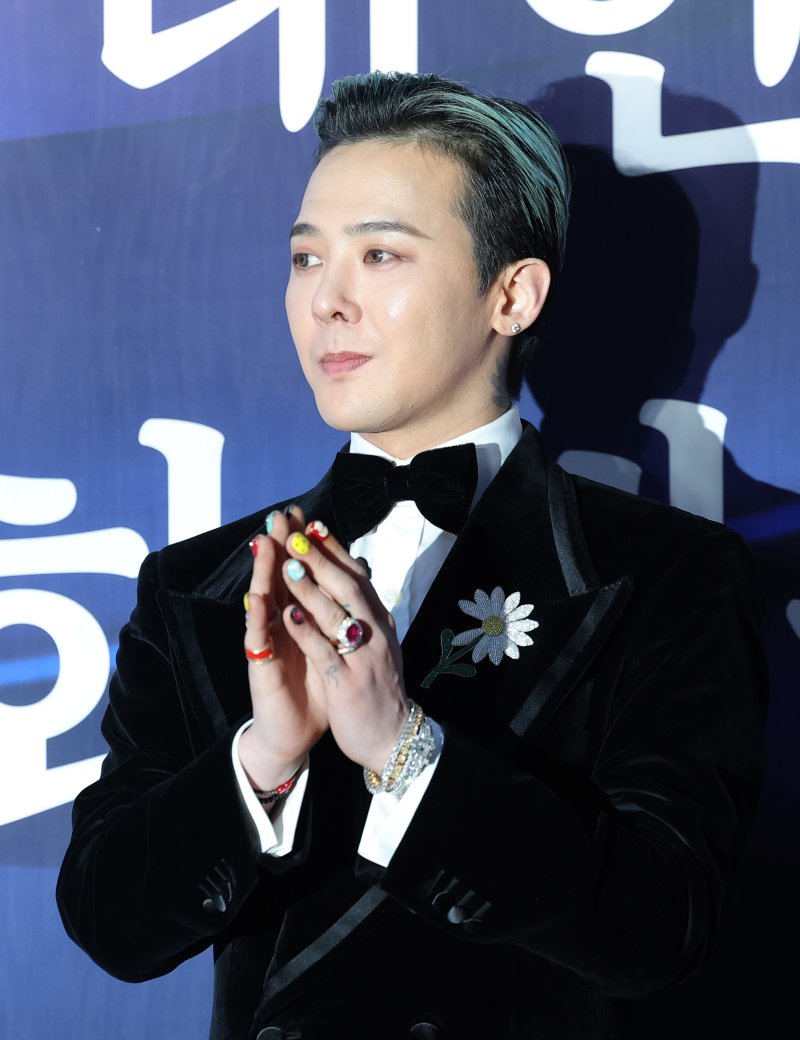 [뉴스1 ★]지드래곤 “눈이 오는 것 같다”… 감성 물든 레드카펫