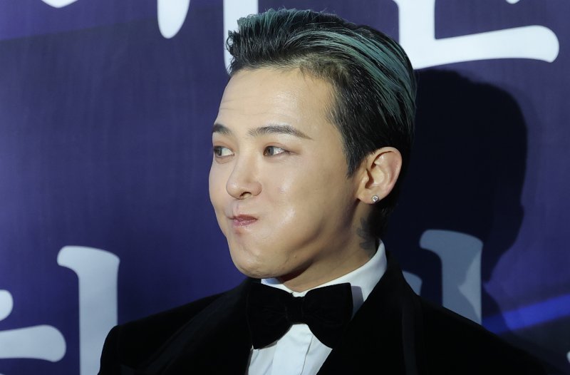 [뉴스1 ★]지드래곤 “눈이 오는 것 같다”… 감성 물든 레드카펫