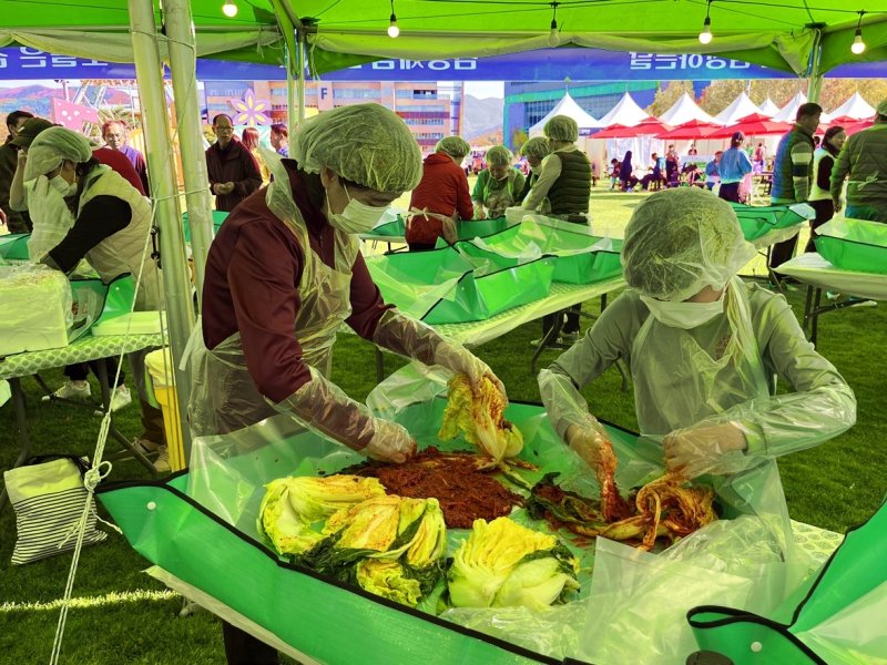 강원랜드가 운영하는 하이원리조트의 지난해 김장행사 자료 사진. (강원랜드 제공. 재판매 및 DB금지) 2025.10.23/뉴스1