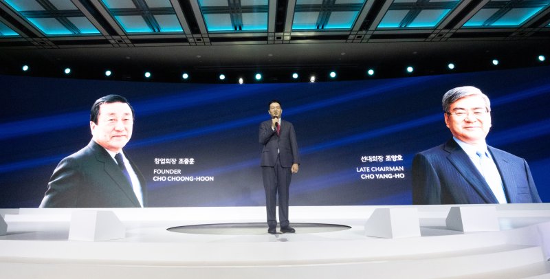 [서울=뉴시스] 이영환 기자 = 조원태 한진그룹 회장이 23일 오후 서울 용산구 그랜드 하얏트호텔에서 열린 한진그룹 80주년 기념행사에서 인사말을하고 있다. (사진=한진그룹 제공) 2025.10.23. photo@newsis.com *재판매 및 DB 금지