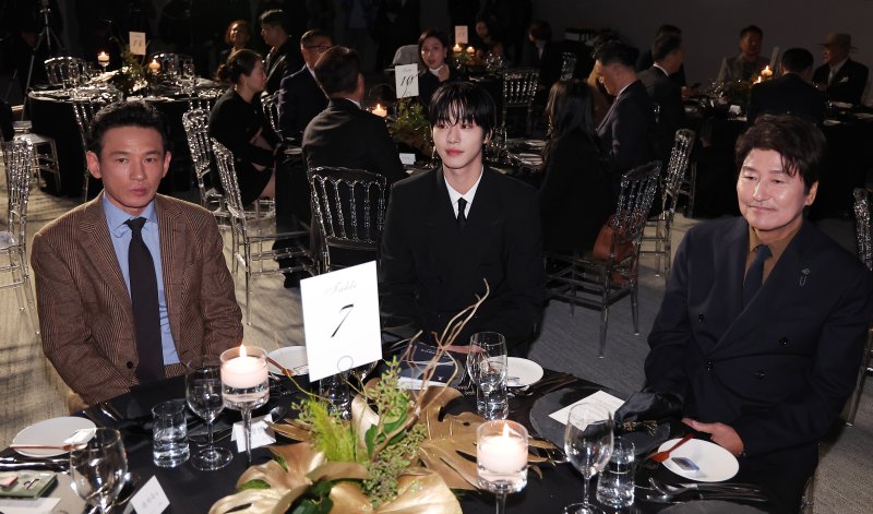 송강호, 박찬욱 아름다운예술인상 대리 수상…안효섭 신인예술인상(종합)