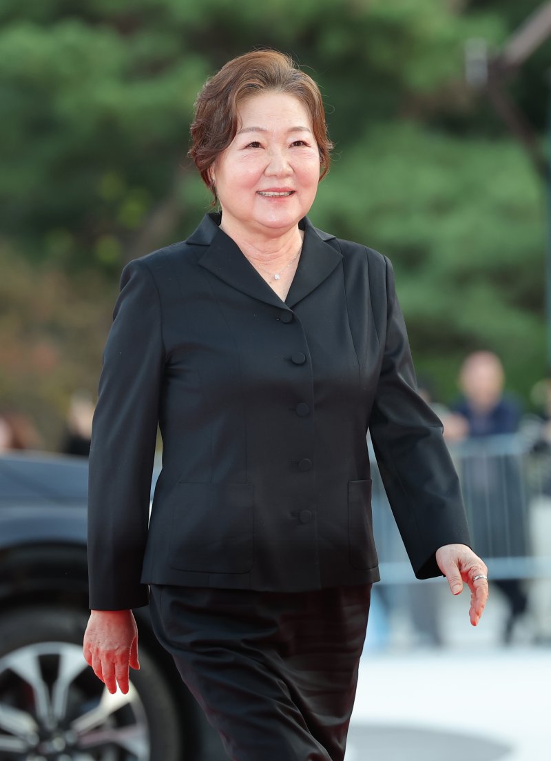 "따뜻한 사람 될 것" 김해숙·이병헌·정동환 등 '문화훈장' 수훈(종합)