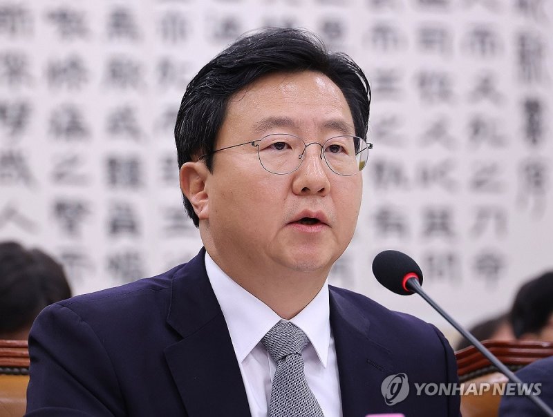 의원 질의 답변하는 정진우 서울중앙지검장 (출처=연합뉴스)