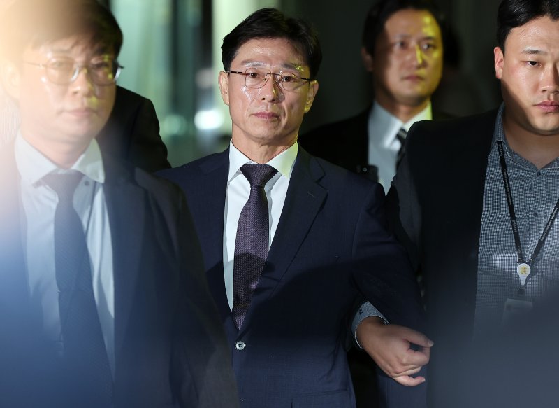 채상병 순직 및 수사 외압·은폐 의혹의 핵심 피의자인 임성근 전 해병대 1사단장이 23일 오후 서초구 서울중앙지방법원에서 열린 구속 전 피의자 심문(영장실질심사)을 마친 뒤 법원을 빠져나가고 있다. 2025.10.23/뉴스1 ⓒ News1 김진환 기자