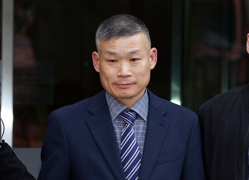 채상병 순직 및 수사 외압·은폐 의혹의 핵심 피의자인 김동혁 전 국방부 검찰단장이 23일 오후 서초구 서울중앙지방법원에서 열린 구속 전 피의자 심문(영장실질심사)을 마친 뒤 법원을 나서고 있다. 2025.10.23/뉴스1 ⓒ News1 김진환 기자