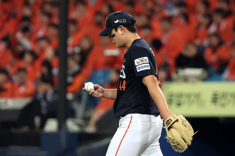 아쉬워하는 한화 이글스 투수 김서현. 2025.10.22/뉴스1 ⓒ News1 김진환 기자