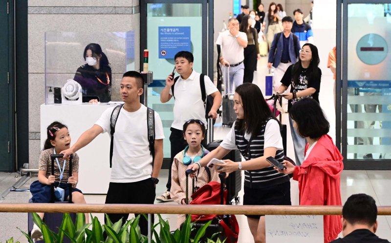 [원주=뉴시스] 중국인 단체관광객 입국. (사진=뉴시스 DB). photo@newsis.com