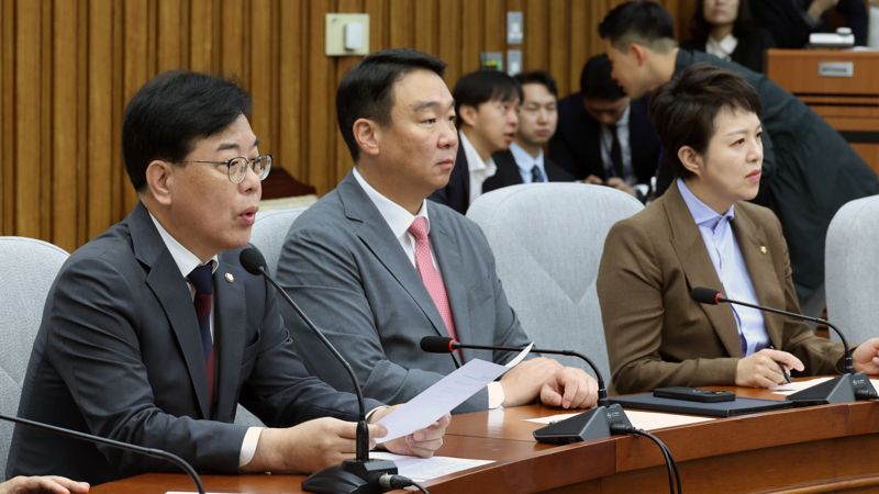 국민의힘 송언석 원내대표가 24일 국회에서 열린 국정감사 대책회의에서 발언하고 있다. 사진=서동일 기자