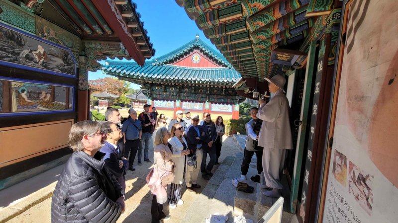 지난해 서울 진관사 답사 모습 (출처=연합뉴스)