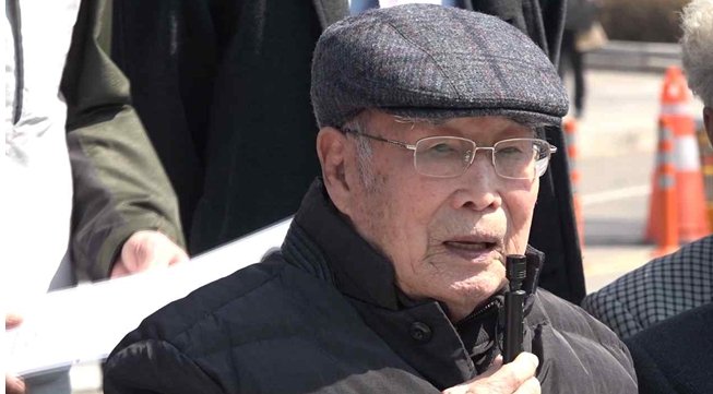 [서울=뉴시스] 일제강점기 일본 나가사키 미쓰비시조선소에 강제동원돼 원폭 피해를 입고도 생환한 김한수 할아버지가 별세했다. 향년 108세. (사진 제공=민족문제연구소) 2025.10.24. photo@newsis.com *재판매 및 DB 금지