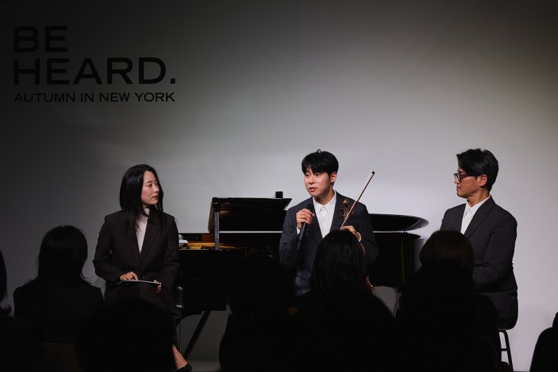 [서울=뉴시스] 삼성물산 패션부문은 자사가 전개하는 뉴욕 컨템포러리 브랜드 띠어리(Theory)가 아홉 번째 '비 허드(Be Heard)' 프로젝트 활동으로 복합문화공간 사운즈S(에스)에서 '뉴욕의 가을' 테마 공연을 진행했다고 24일 밝혔다.(사진=삼성물산 패션부문 제공) *재판매 및 DB 금지