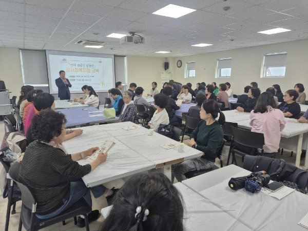복지사각 발굴단원을 대상으로 '정서 회복 지원 교육'이 실시되고 있다.(연제구 제공. 재판매 및 DB 금지)