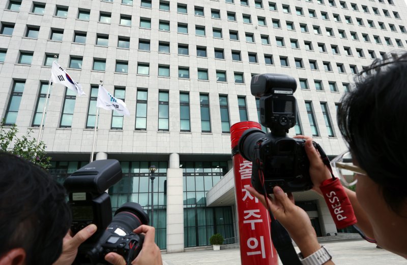 '12·3 비상계엄' 관련 내란·외환 의혹을 수사하는 내란 특검팀(특별검사 조은석)이 법무부와 대검찰청 등에 대한 압수수색을 진행하고 있다고 밝힌 8월 25일 오전 서울 서초구 서초동 대검찰청 모습. 2025.8.25/뉴스1 ⓒ News1 박정호 기자