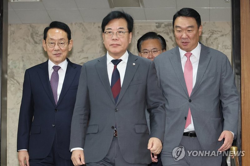 국감 대책회의 참석하는 송언석 원내대표 (출처=연합뉴스)