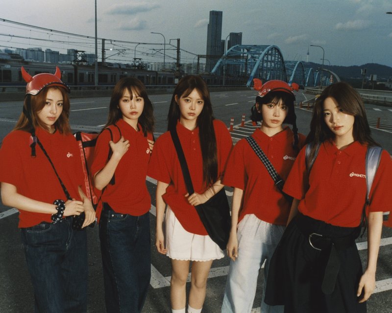 [서울=뉴시스] 르세라핌. (사진 = 쏘스뮤직 제공) 2025.10.24. photo@newsis.com *재판매 및 DB 금지