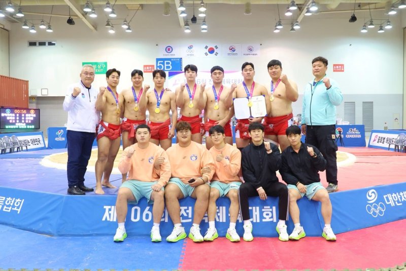 전국체육대회 우승 증평군청인삼씨름단.(증평군 제공. 재판매 및 DB금지)/뉴스1