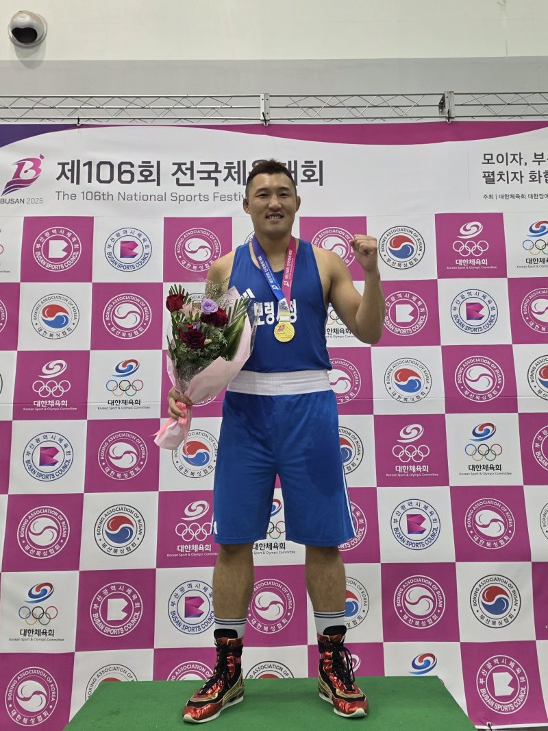 106회 전국체육대회에 출전해 연속 15번째 금메달을 목에 건 김동회 선수.(충남도 제공. 재판매 및 DB금지)/뉴스1