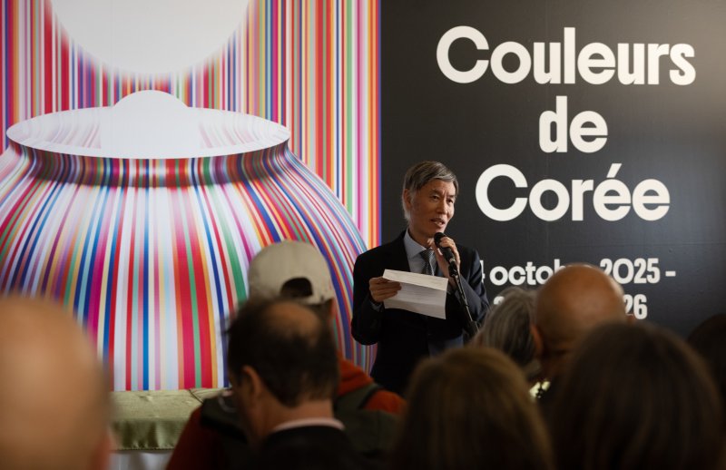 23일(현지시간) 프랑스 파리 주프랑스한국문화원에서 2026년 한불 수교 140주년을 기념해 개최한 ‘한국의 색, 한국 현대미술을 조명하다’ 특별전이 열려 이일열 원장이 인사말을 하고 있다. 2025.10.24/뉴스1 ⓒ News1 이준성 기자