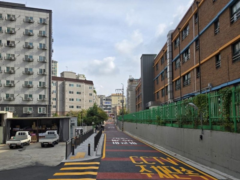 고산초등학교 주변 도로공사 후 모습 (출처=연합뉴스)