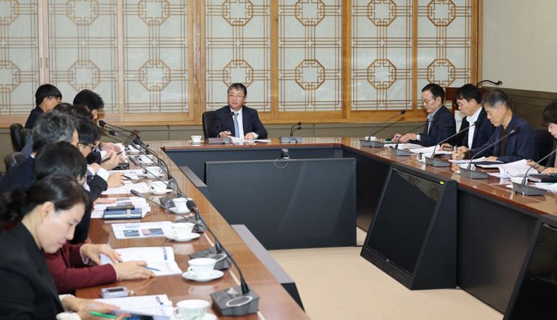 포항시가 24일 장상길 부시장 주재로 'APEC 성공개최 추진상황 점검회의'를 개최하고, 행사 전반에 대한 부서별 준비 상황을 종합 점검했다. 포항시 제공