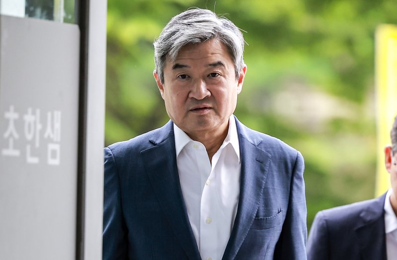 [서울=뉴시스] 정병혁 기자 = 조태용 전 국가정보원장이 29일 서울 서초구 순직해병 특검팀(이명현 특별검사) 사무실에 조사를 받기위해 출석하고 있다. 2025.09.29. jhope@newsis.com