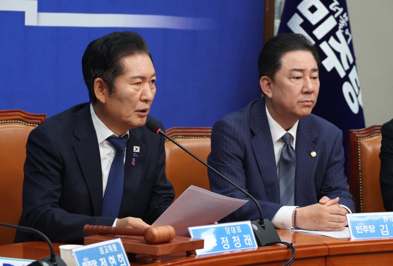 [서울=뉴시스] 고승민 기자 = 정청래 더불어민주당 대표가 24일 서울 여의도 국회에서 열린 최고위원회의에서 발언하고 있다. 2025.10.24. kkssmm99@newsis.com