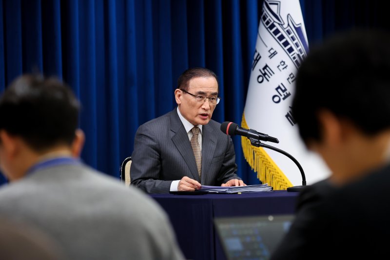 [서울=뉴시스] 고범준 기자 = 위성락 국가안보실장이 24일 서울 용산 대통령실 청사에서 ASEAN 순방 및 APEC 정상회의 일정 관련 브리핑을 하고 있다. (대통령실통신사진기자단) 2025.10.24. bjko@newsis.com