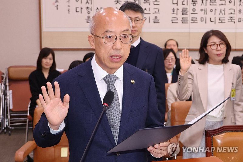 선서하는 조원철 법제처장 (출처=연합뉴스)