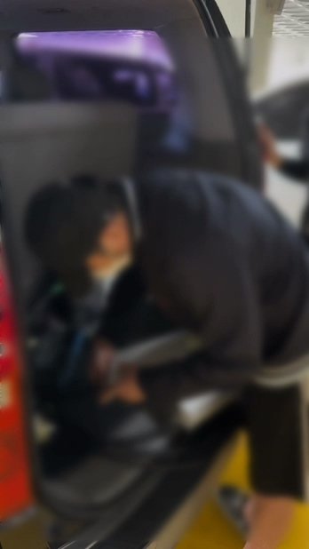 불법 펨토셀 장착 시연.(경기남부경찰청 제공)