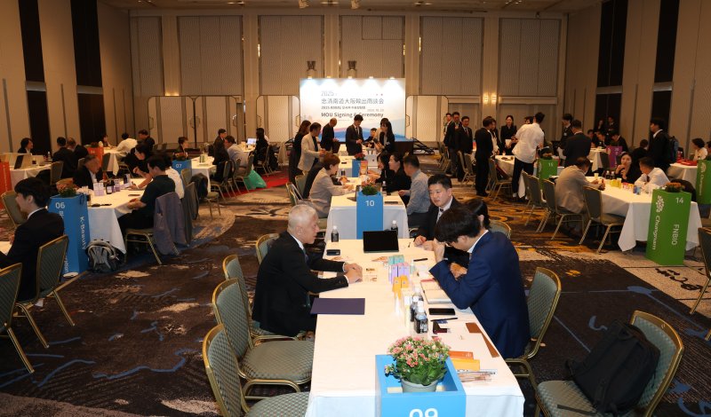 지난 23일 일본 오사카 뉴오타니호텔에서 진행된 '수출상담회' 모습.(충남도 제공. 재판매 및 DB금지)/뉴스1