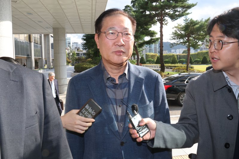 박성재 전 법무부 장관이 지난 23일 구속영장 기각 이후 첫 조사를 받기 위해 서울 서초구 서울고등검찰청 내란 특검에 출석하고 있다. 2025.10.23/뉴스1 ⓒ News1 이광호 기자