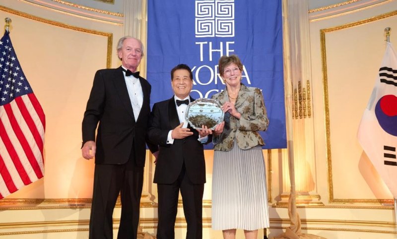 장인화 포스코그룹 회장, '밴 플리트상' 수상 (출처=연합뉴스)