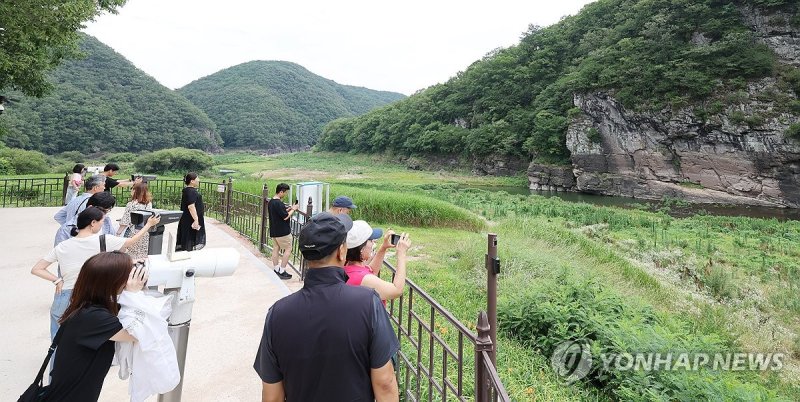 관람객으로 북적이는 '세계유산' 반구대 암각화 (출처=연합뉴스)