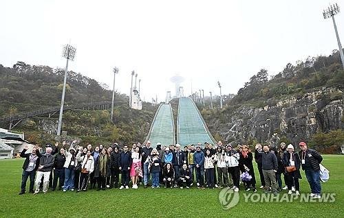 세계 38개 올림픽 도시 대표단, 평창올림픽 유산 알펜시아 스키점프대 방문 (출처=연합뉴스)