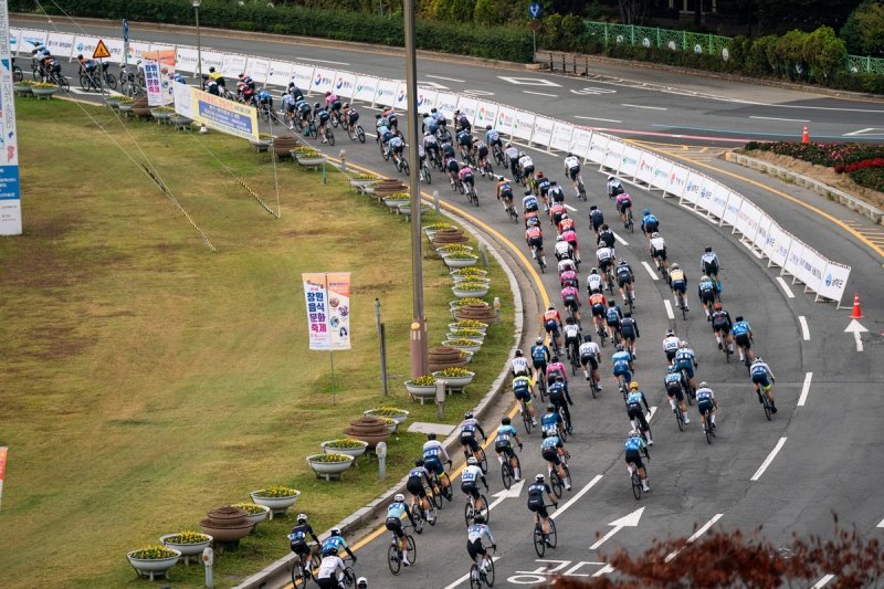 지난해 '투르 드 경남 2025=4' 스페설 대회 창원구간 경기 (출처=연합뉴스)