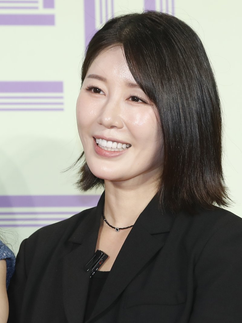 나비, 둘째 임신했다…라디오서 깜빡 공개 13주차 건강하게 자라고 있어 