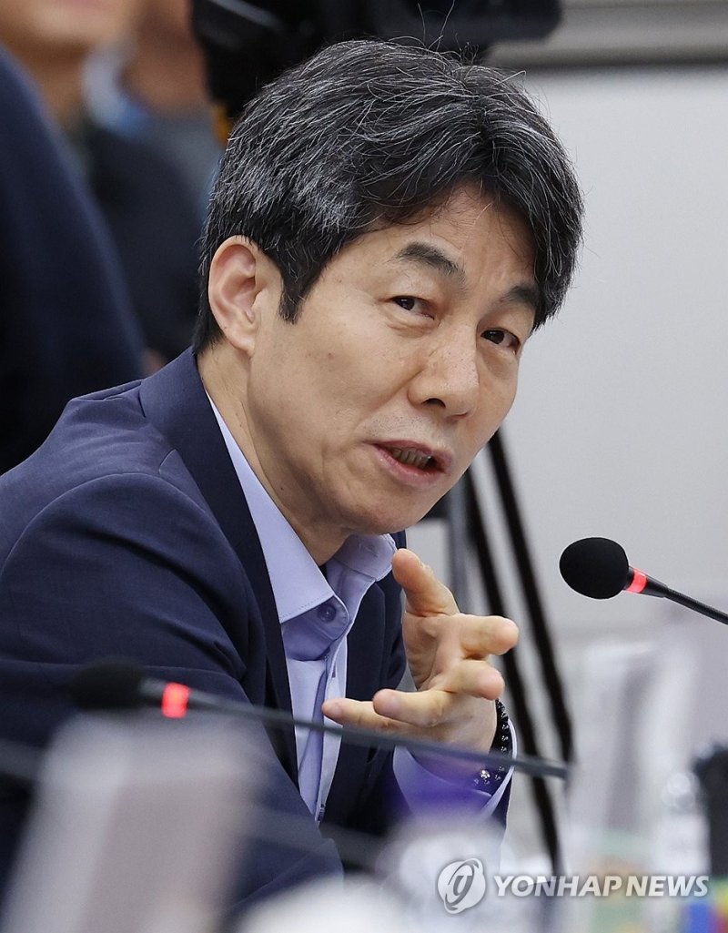 국감 질의하는 윤건영 의원 (출처=연합뉴스)