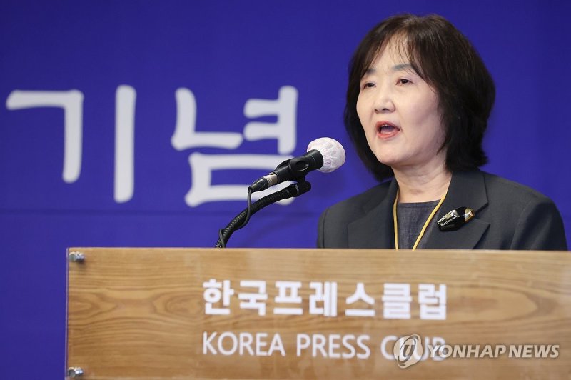 인사말 하는 김용옥 시인 (출처=연합뉴스)