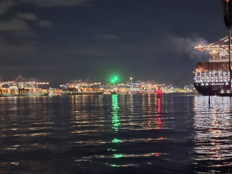[부산=뉴시스] 배후광 확인. (사진=부산지방해양수산청 제공) 2025.10.24. photo@newsis.com *재판매 및 DB 금지